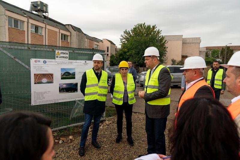 Ministrul Dezvoltării si oficiali ai CNI, Foto: Compania Nationala de Investitii / Facebook