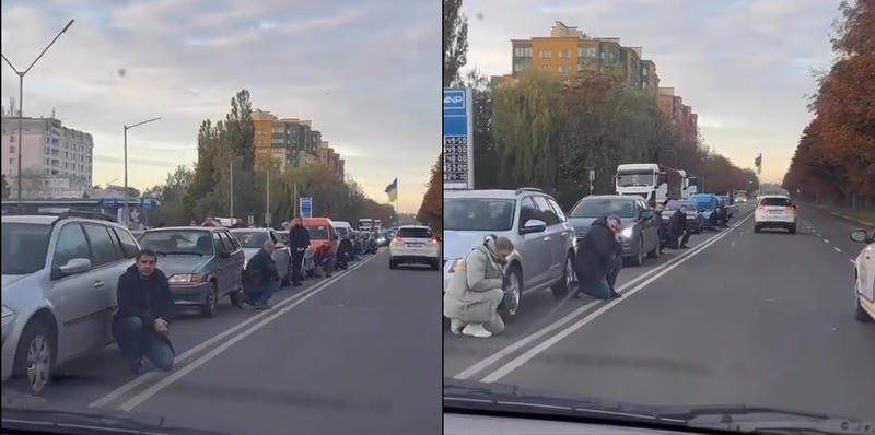 Ucrainenii isi iau ramas-bun de la unul dintre militarii cazuti pe front, Foto: Captura video