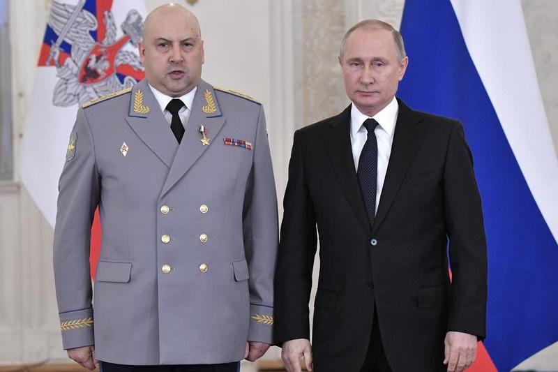 Generalul rus Serghei Surovikin și președintele rus Vladimir Putin, Foto: Alexei Nikolsky / TASS / Profimedia