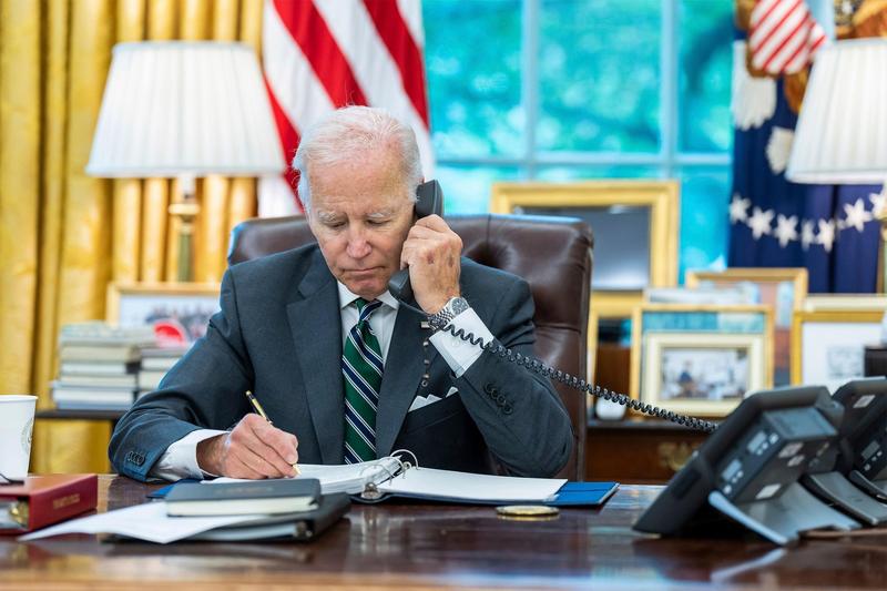 Joe Biden intr-un apel telefonic cu Volodimir Zelenski, Foto: White House Photo / Alamy / Profimedia Images