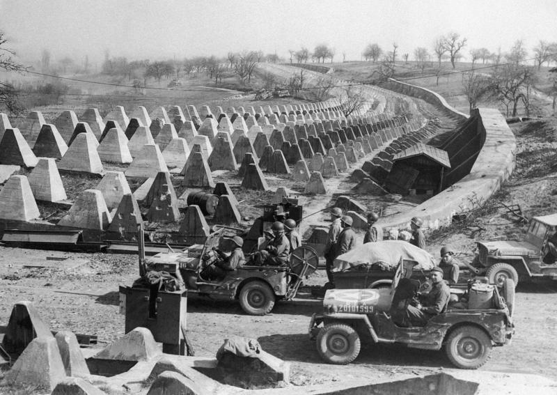 „Dinti de dragon” in al Doilea Razboi Mondial, Foto: AP / AP - The Associated Press / Profimedia