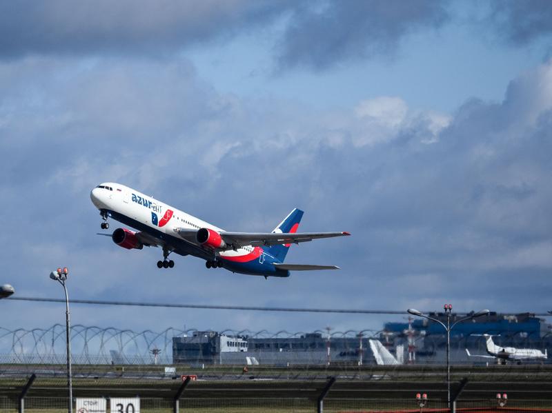 Un avion AzurAir nu a putut decola deoarece copilotul a fost mobilizat la razboi, Foto: Alexander Sayganov/SOPA Images / Shutterstock Editorial / Profimedia