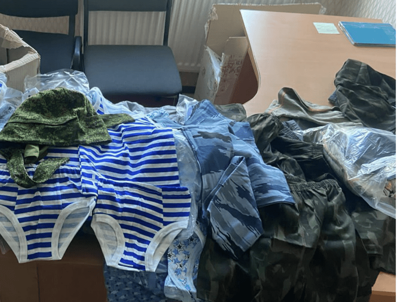 rusii i-au momit pe ucraineni cu haine in stil militar pentru copiii, Foto: SBU / Facebook