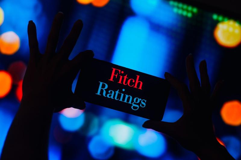 Agenția de rating Fitch atrage atenția că dacă nu corectăm derapajul fiscal, riscăm scăderea ratingului. Boloș: „Decizia Fitch reconfirmã încrederea în mãsurile adoptate de Guvern”