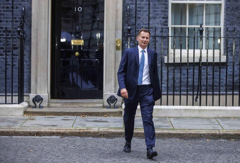 Jeremy Hunt in fata biroului premierului de la 10 Downing Street, Foto: Mark Thomas / Shutterstock Editorial / Profimedia Images