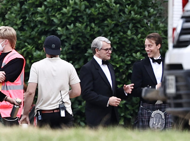 Actorul britanic Jonny Lee Miller (centru) il va juca pe premierul britanic John Major, Foto: Click News & Photos / SplashNews / Profimedia Images