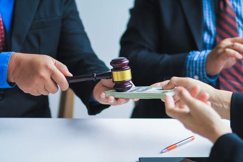 Litigiu in asigurari, Foto: Korawat Tainjun / Dreamstime.com