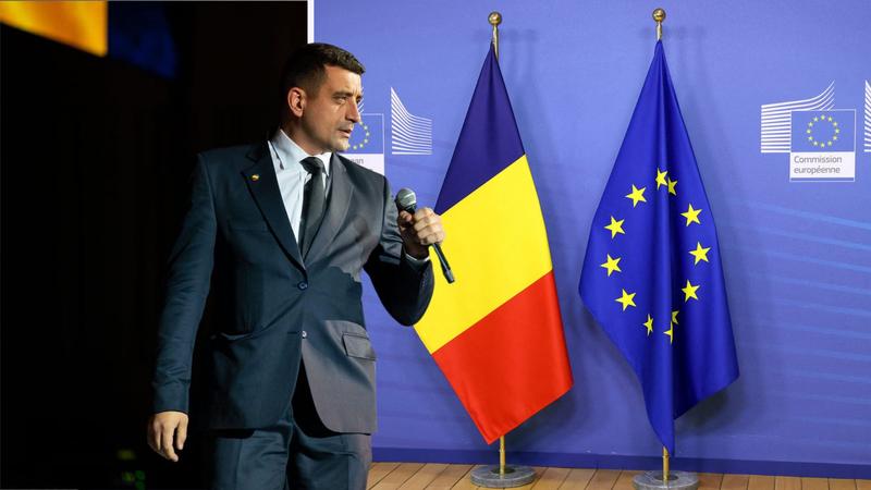 AUR vrea să introducă o nouă disciplină obligatorie pentru toți elevii. Scopul este să combată „direcțiile trasate de Uniunea Europeană”, Foto: fanatik.ro