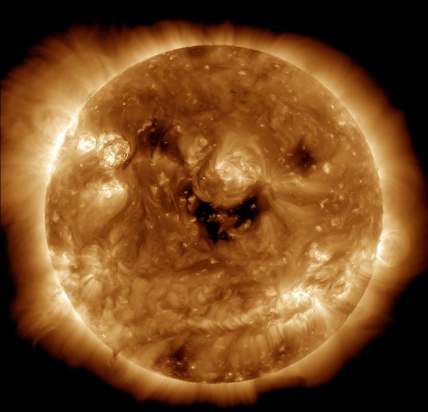 Soarele a zâmbit, Foto: SDO/NASA/SWNS / SWNS / Profimedia