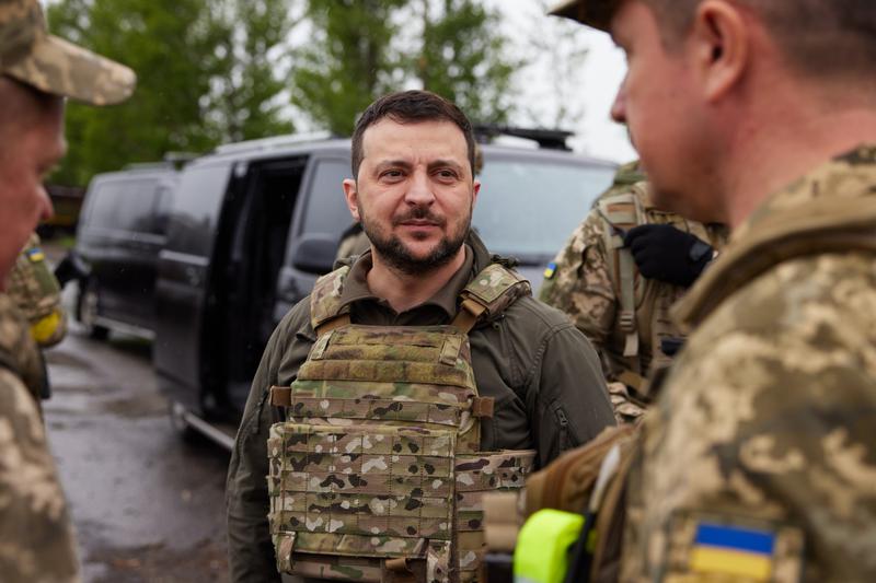 Volodimir Zelenski pe front, vizitand soldati, Foto: EyePress News / Shutterstock Editorial / Profimedia Images