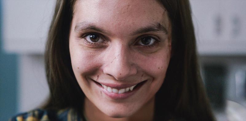 Actrita australiana Caitlin Stasey in „Smile”, Foto: LMK / Landmark / Profimedia Images