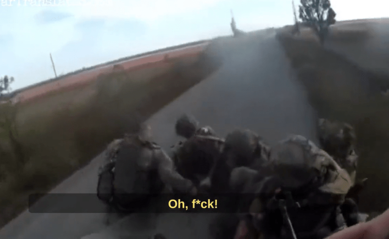 momentul in care un blindat plin cu soldati rusi se rastoarna, Foto: Captura video