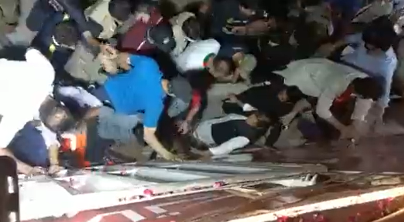 o jurnalista a fost zdrobita de camionul in care se afla fostul premier al Pakistanului, Foto: Captura video