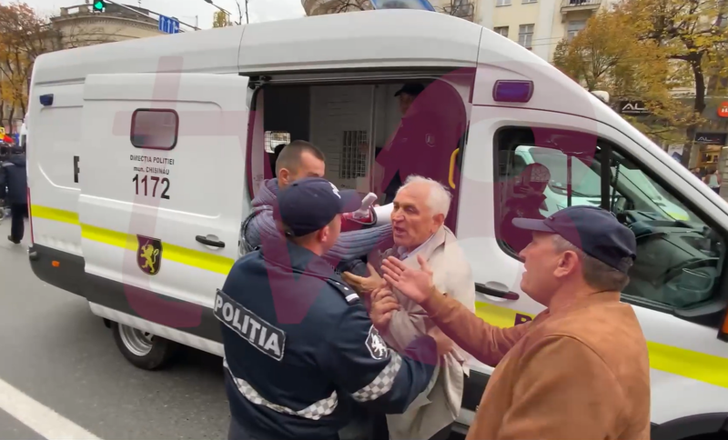 Membrul partidului Sor, Valeri Klimenco, a fost retinut la un protest antiguvernamental, Foto: Captura video