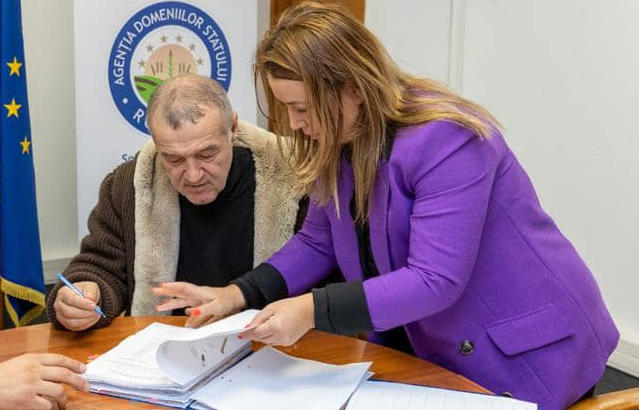 Gigi Becali a semnat contractul cu statul, Foto: Facebook / Agentia Domeniilor Statului