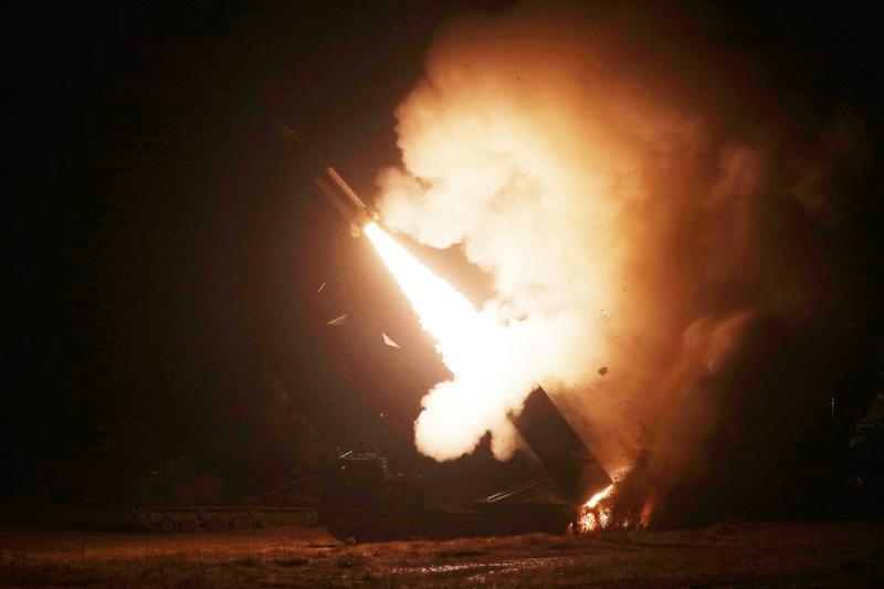 Sistemul tactic de rachete al armatei (ATACMS) folosit în timpul unui exercițiu comun Coreea de Sud-SUA, Foto: Handout / AFP / Profimedia