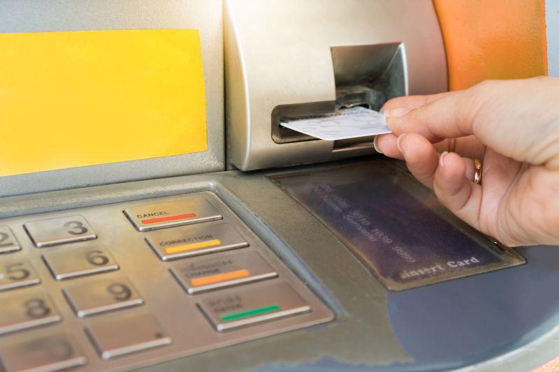 ATM, Foto: Chakrapong Worathat / Dreamstime.com