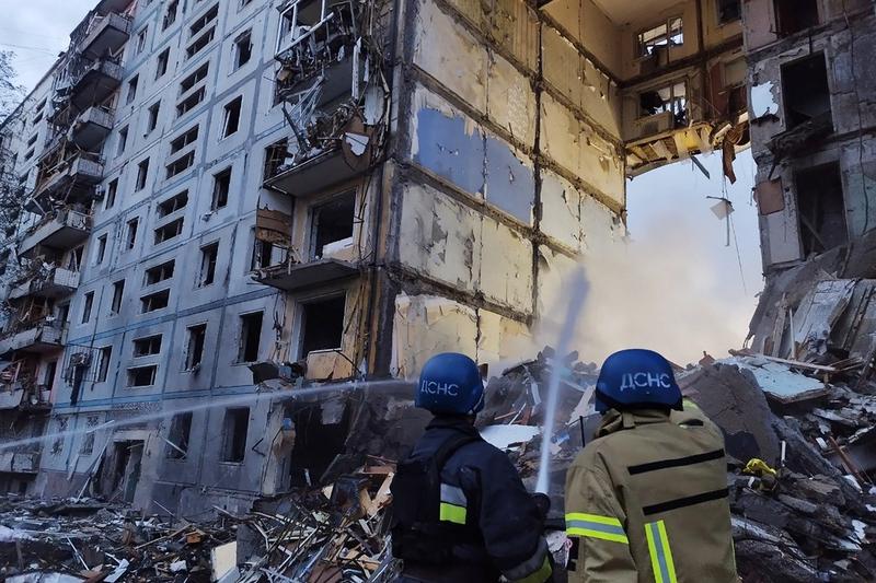 Blocurile de Zapoporjie, lovite de rachetele rusești, Foto: Maryna Moiseyenko / AFP / Profimedia