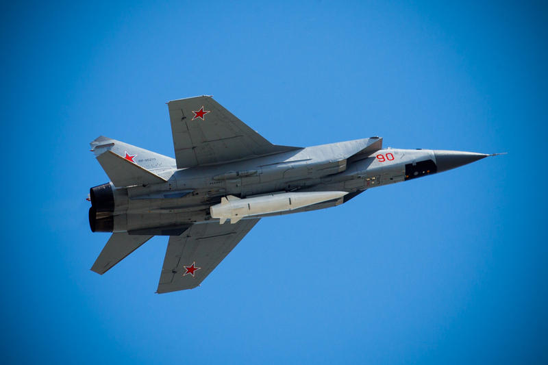Interceptor MiG31 înarmat cu o rachetă Kinzhal, Foto: DreamsTime / Vasil Kuzmichonak