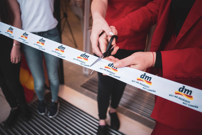 Cel mai mare magazin dm din România, în Centrul Vechi din București, Foto: dm drogerie markt