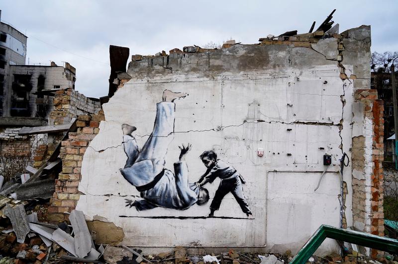 Pictură murală a lui Bansky. Preşedintele rus Vladimir Putin, pus la pământ în timpul unei partide de judo de un băieţel, Foto: Oleg Pereverzev/NurPhoto / Shutterstock Editorial / Profimedia