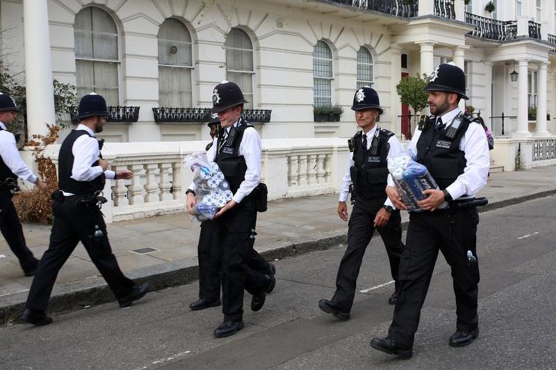 Tuburi de protoxid de azot confiscate de politistii britanici, Foto: Susannah Ireland / AFP / Profimedia Images