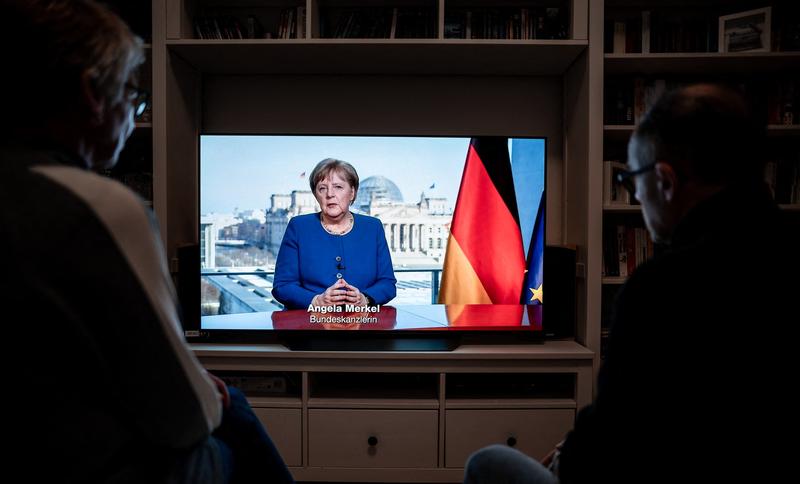 Angela Merkel la televizor, Foto: Fabian Strauch / AFP / Profimedia