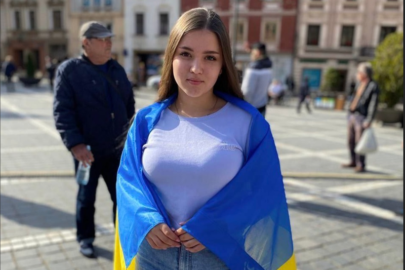 Alina, tanara din Ucraina care face voluntariat pentru refugiați, Foto: Hotnews