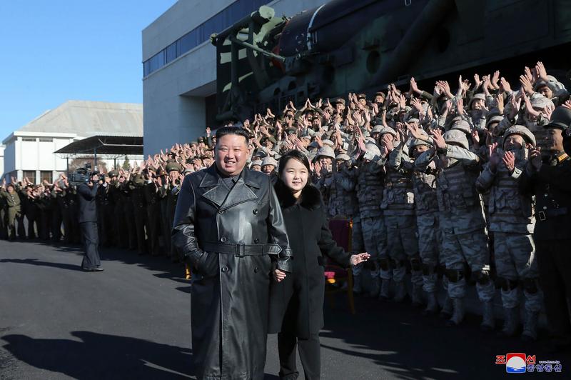 Kim Jong Un și fiica sa, Foto: KCNA via KNS / AP / Profimedia