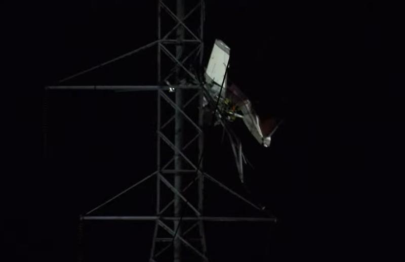 Avion prabusit peste liniile electrice, Foto: Captura YouTube