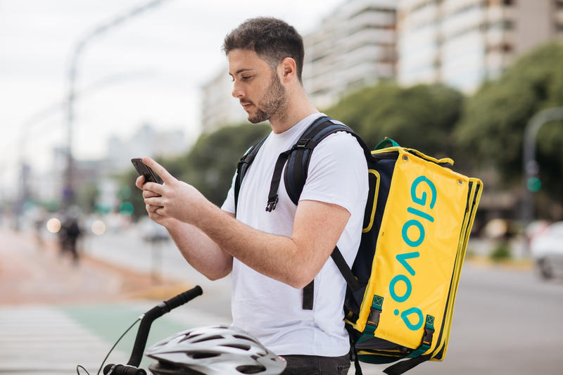 Anul acesta, cu ocazia Glovo Awards Gala, curieri din Constanța și din Cluj-Napoca au primit distincția de Top Curier, Foto: Glovo