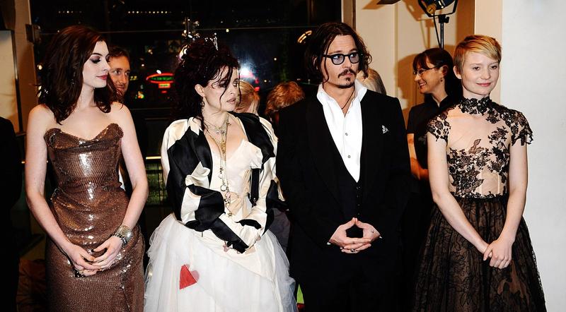 Helena Bonham Carter, aici in dreapta lui Depp, la premiera „Alice in Wonderland”, Foto: Barcroft / Backgrid USA / Profimedia Images