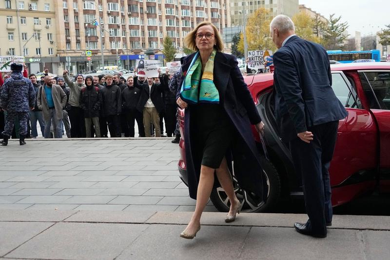 Moscova l-a convocat pe ambasadorul britanic în Rusia, Deborah Bronnert, Foto: Alexander Zemlianichenko / AP / Profimedia