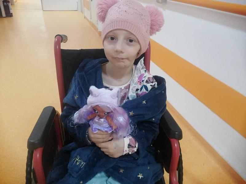 Fii Moș Nicolae pentru Ecaterina, o fetiță de 8 ani care se luptă cu cancerul, Foto: Salvează o Inimă