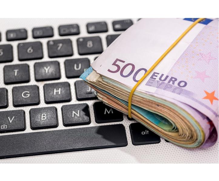 Fonduri-calculator-dreamstime, Foto: Dreamstime