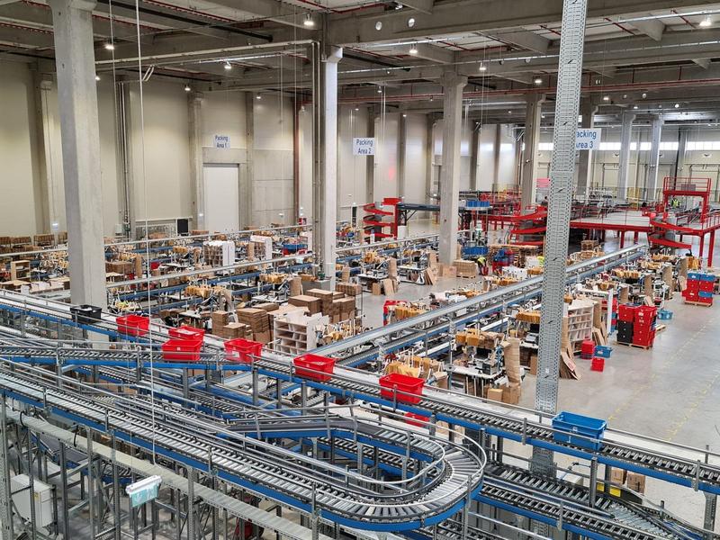 In cel mai mare depozit eMAG, Foto: Vlad Barza / HotNews.ro