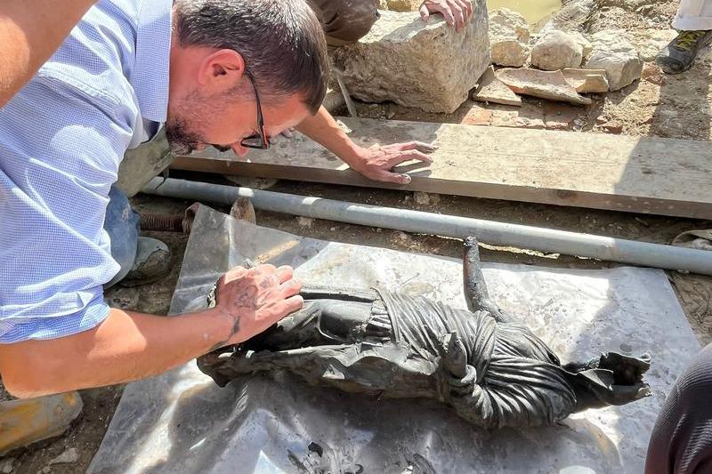 Una dintre statuile descoperite de arheologii italieni in Toscana, Foto: IOS / Zuma Press / Profimedia Images