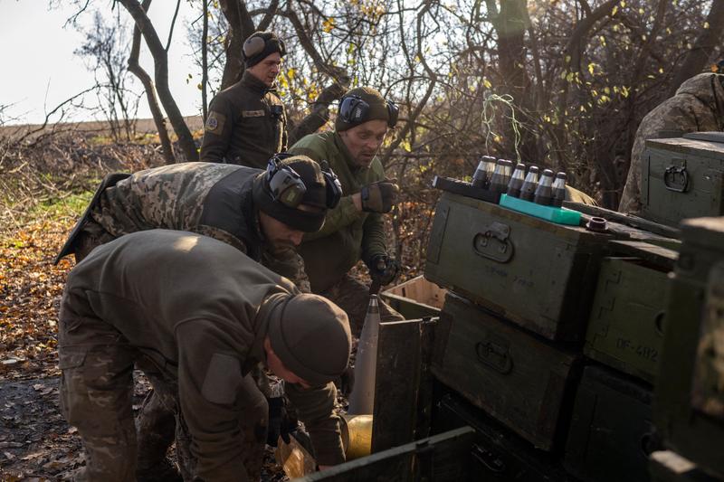 soldati ucraineni se pregatesc sa atace pozitii ale rusilor in Bahmut, Foto: Bulent Kilic / AFP / Profimedia