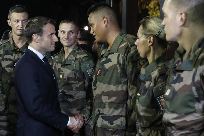 Emmanuel Macron alaturi de soldati francezi, Foto: Ludovic Marin / AFP / Profimedia Images