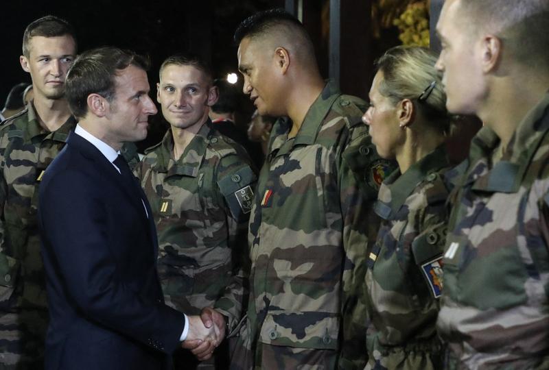 Emmanuel Macron alaturi de soldati francezi, Foto: Ludovic Marin / AFP / Profimedia Images