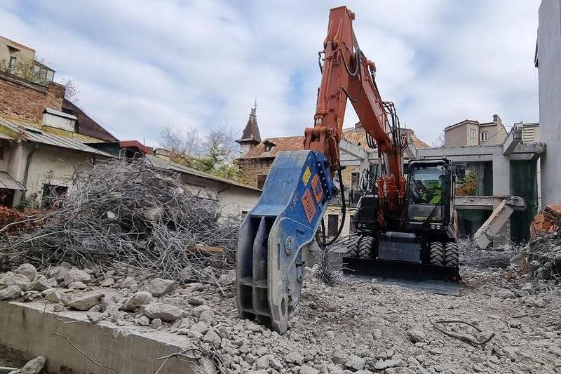 Demolare bloc construit ilegal str. Puțul de Piatră - 6, Foto: Hotnews