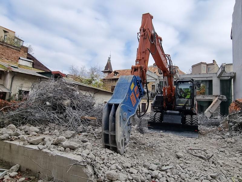 Demolare bloc construit ilegal str. Puțul de Piatră - 6, Foto: Hotnews