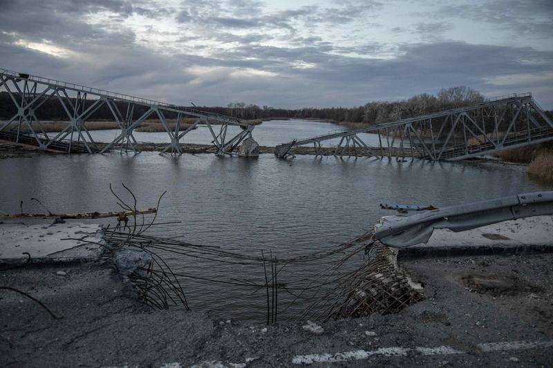 Un pod rupt în apropiere de Lîman, regiunea Donețk, Foto: AA/ABACA / Abaca Press / Profimedia