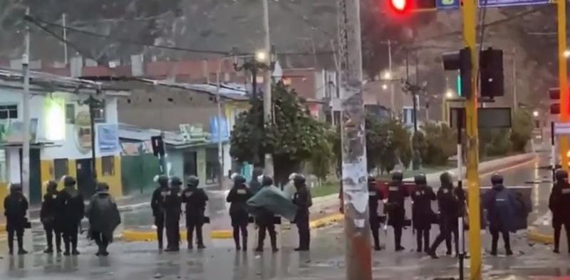 Poliția reprimă protestele din Peru, Foto: Captura YouTube