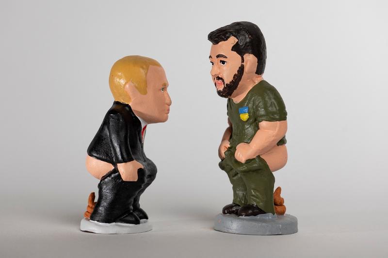 Figurine tipice catalane Caganer, reprezentandu-i pe Putin si Zelenski, Foto: Josep LAGO / AFP / Profimedia