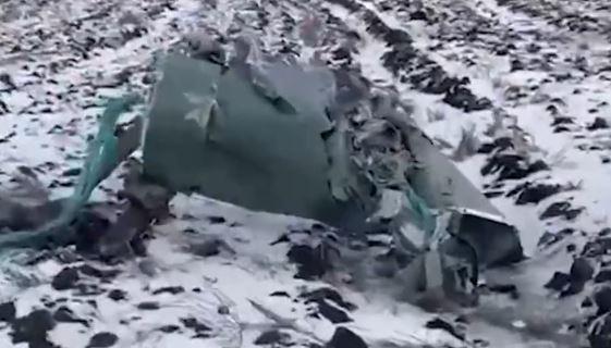Unul dintre fragmentele descoperite de localnici, Foto: Captura video