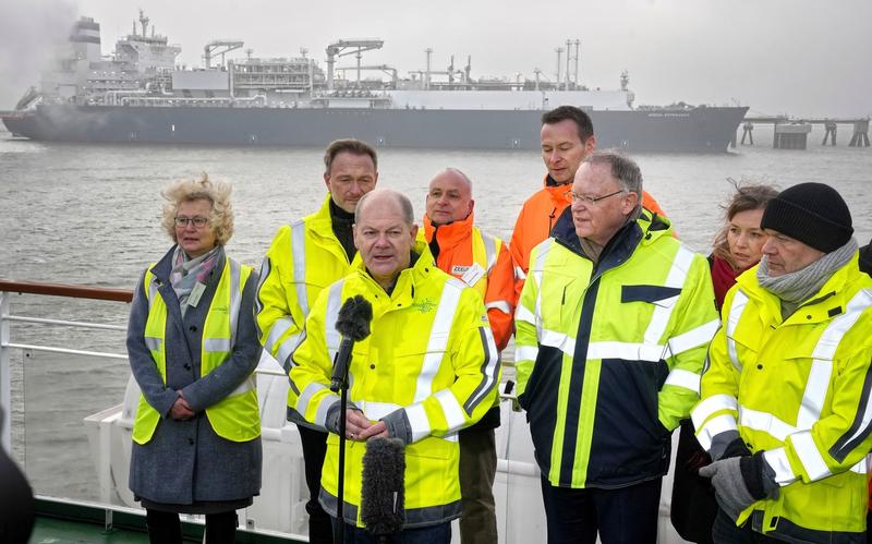 Cancelarul Olaf Scholz a inaugurat ​primul terminal plutitor de gaz natural lichefiat al Germaniei, Foto: Michael Sohn / AP / Profimedia