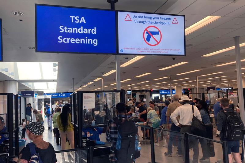 Control de securitate pe un aeroport din SUA, Foto: Ted Shaffrey / AP / Profimedia