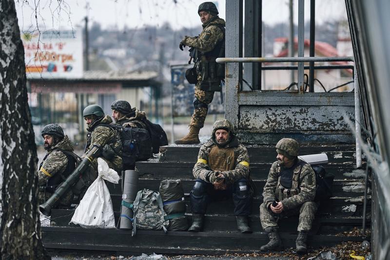 Soldați ucraineni din Bahmut, Foto: LIBKOS / AP / Profimedia