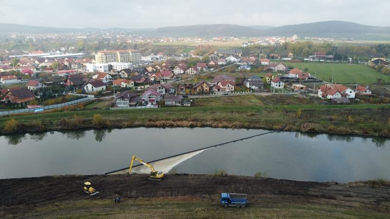 5 râuri din România beneficiază, de anul acesta, de capcane plutitoare care colectează deșeurile, Foto: Dorna